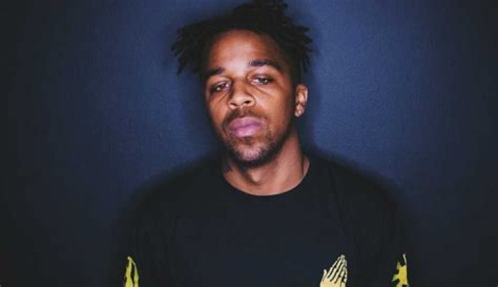 Azizi Gibson Popular Songs | Popnable
