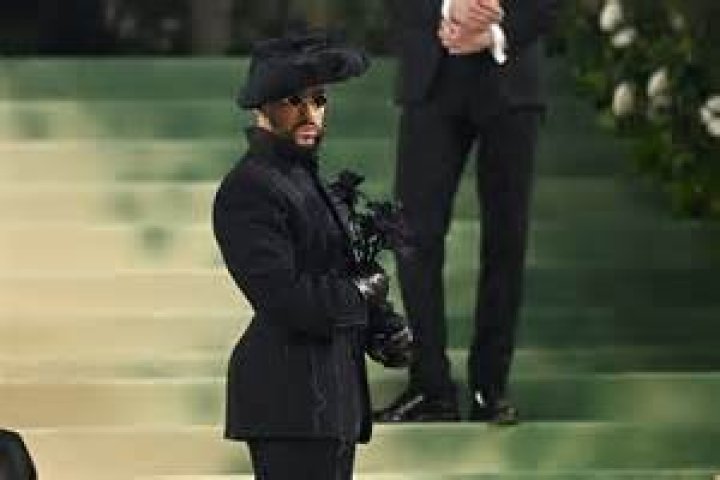 Beach Bunny Net Worth - How Much Does Beach Bunny Make?