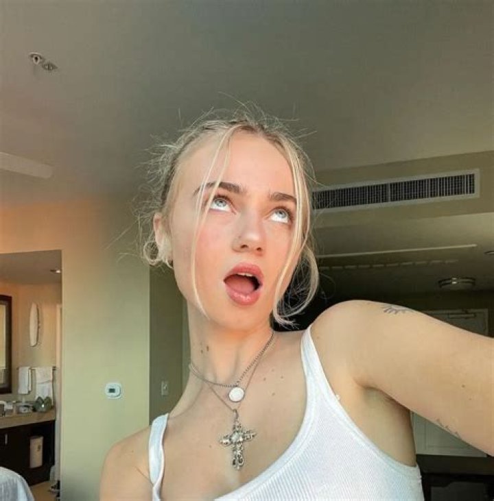 Claire Rosinkranz Net Worth - How Much Does Claire Rosinkranz Make?