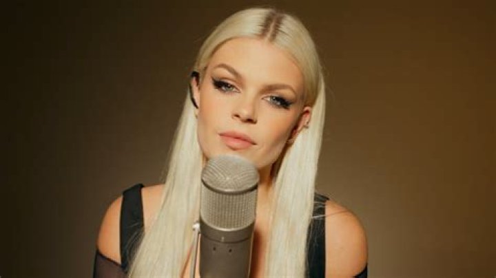 Davina Michelle from Netherlands | Popnable