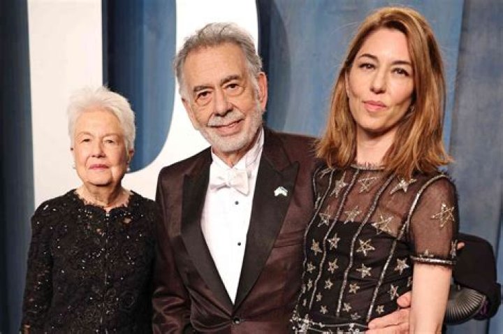 Emeline Net Worth - How Much Does Emeline Make?