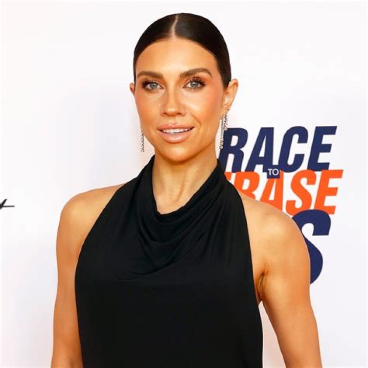 Jenna Davis Net Worth - How Much Does Jenna Davis Make?