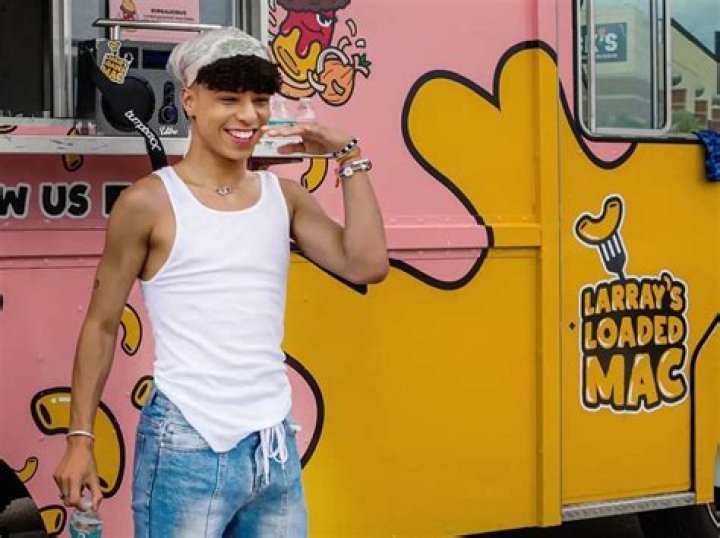 Larray Net Worth - How Much Does Larray Make?