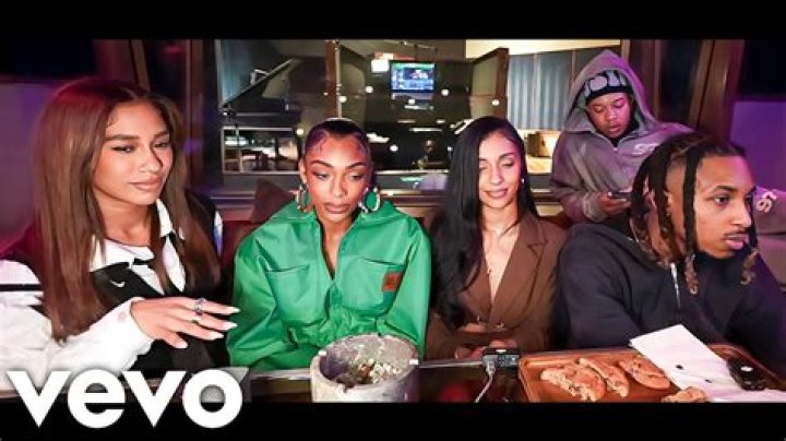 Lyrics & Translations of Automatic by Bia