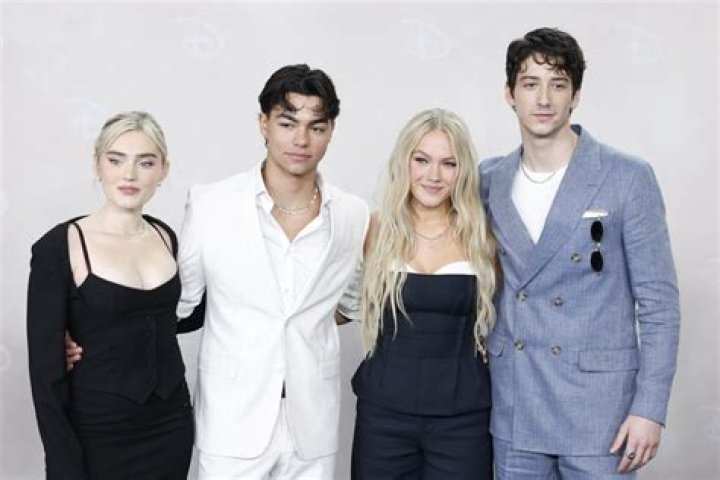 Lyrics & Translations of Bamm by Milo Manheim & Meg Elizabeth Donnelly