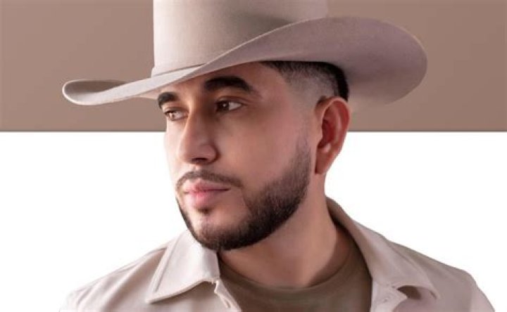 Lyrics & Translations of Brillas by El Bebeto