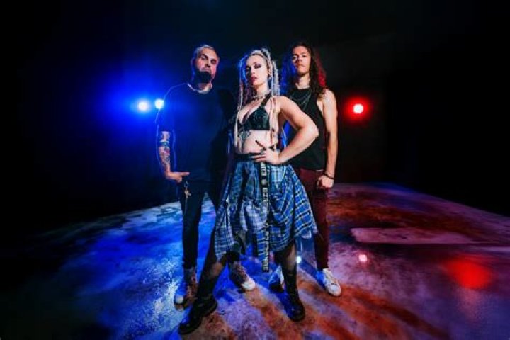 Lyrics & Translations of Bystander by Sumo Cyco