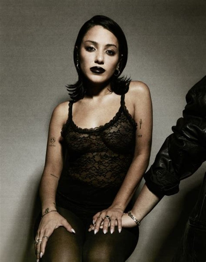 Lyrics & Translations of City by Niki Demar