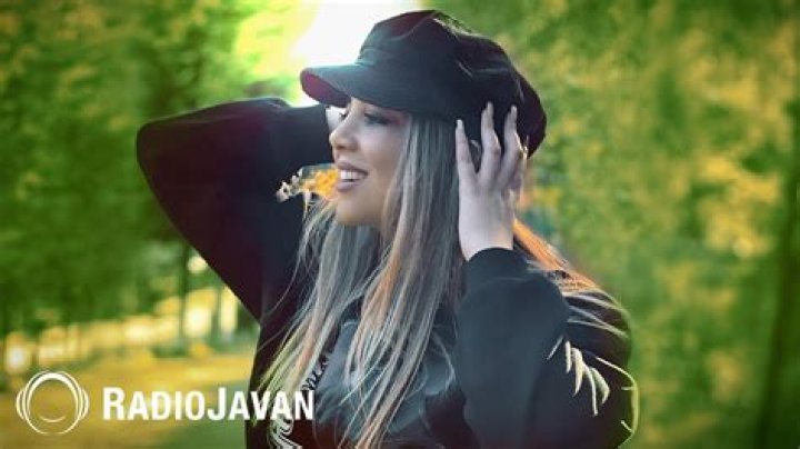 Lyrics & Translations of Daste Dele Man Roo Shode by Satin