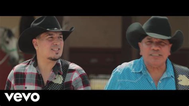 Lyrics & Translations of El Muñeco by Bronco