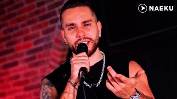 Lyrics & Translations of Esa Boca by David Eron