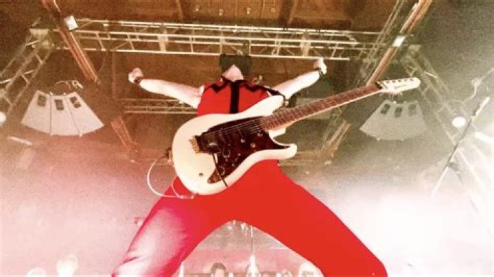 Lyrics & Translations of Hanging By A Thread by Des Rocs