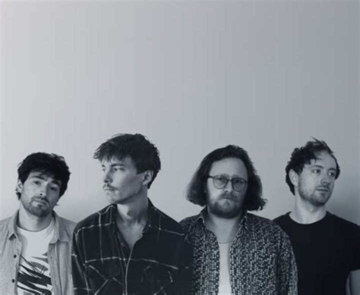 Lyrics & Translations of Heartbeats by Stray Fossa