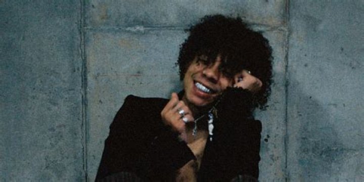 Lyrics & Translations of I Find It Hard by Iann Dior