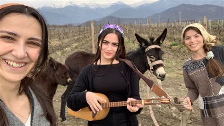 Lyrics & Translations of Kakhuri by Trio Mandili