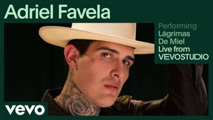 Lyrics & Translations of Lágrimas De Miel by Adriel Favela