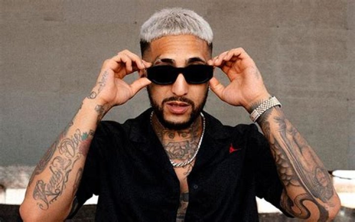 Lyrics & Translations of Mi Muñeca by Neutro Shorty