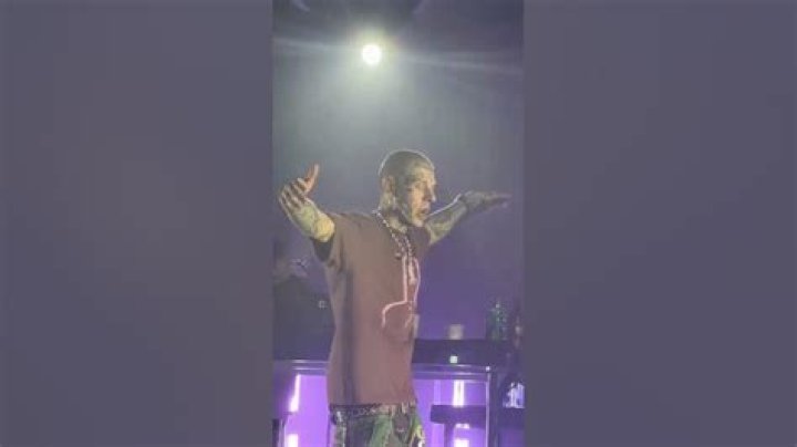 Lyrics & Translations of Mikasa Sukasa by Yzomandias