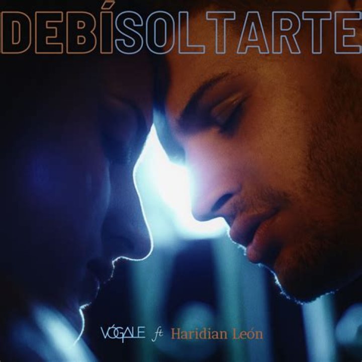 Lyrics & Translations of No Debí Soltarte by Colmillo Norteno