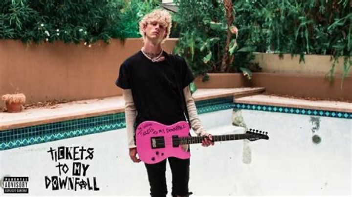 Lyrics & Translations of Nothing Inside by Machine Gun Kelly