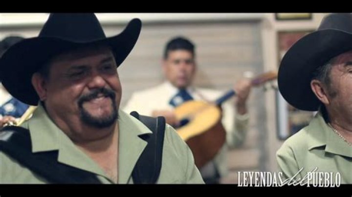 Lyrics & Translations of Que Me Entierren Cantando by Eliseo Robles