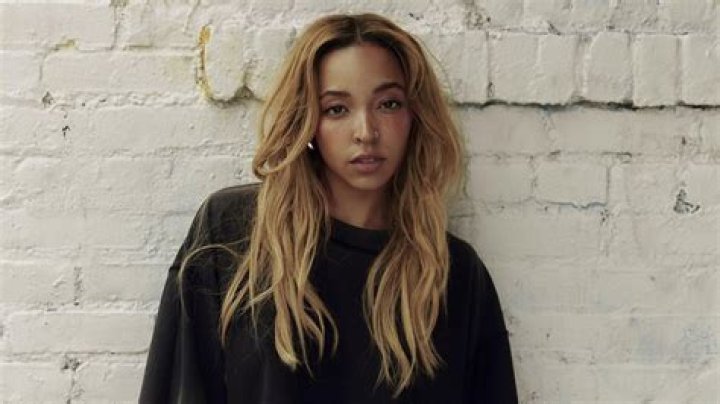 Lyrics & Translations of Rascal (Superstar) by Tinashe