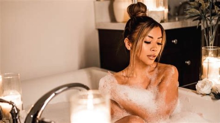 Lyrics & Translations of Woosah by Liane V