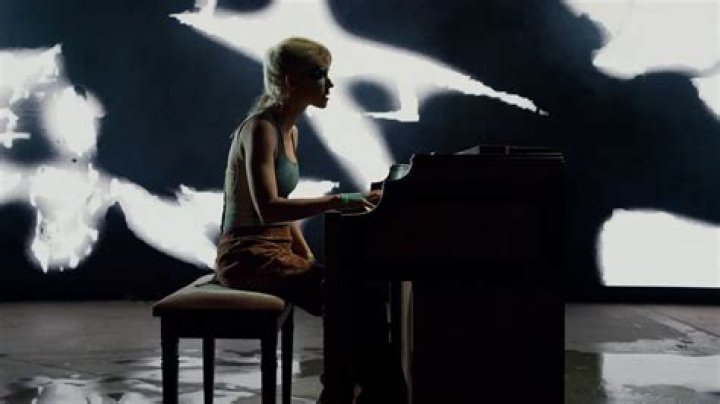 Meg Myers from Russia | Popnable