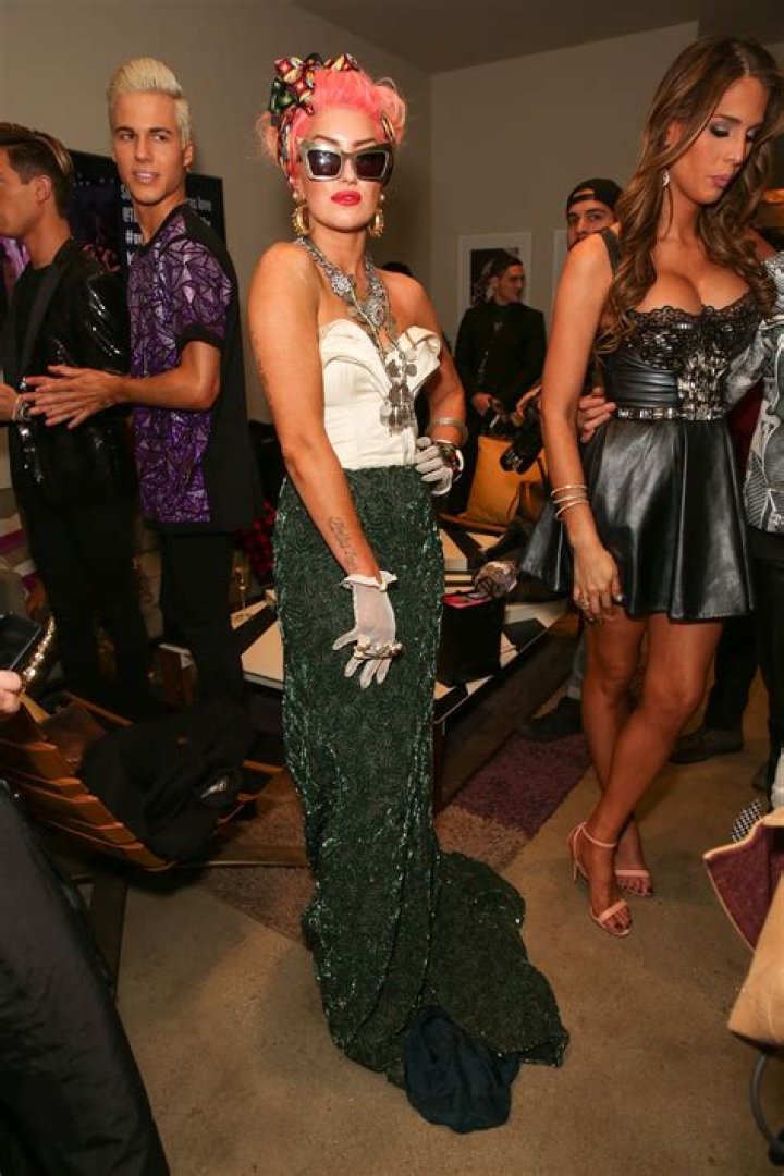 Neon Hitch Net Worth - How Much Does Neon Hitch Make?