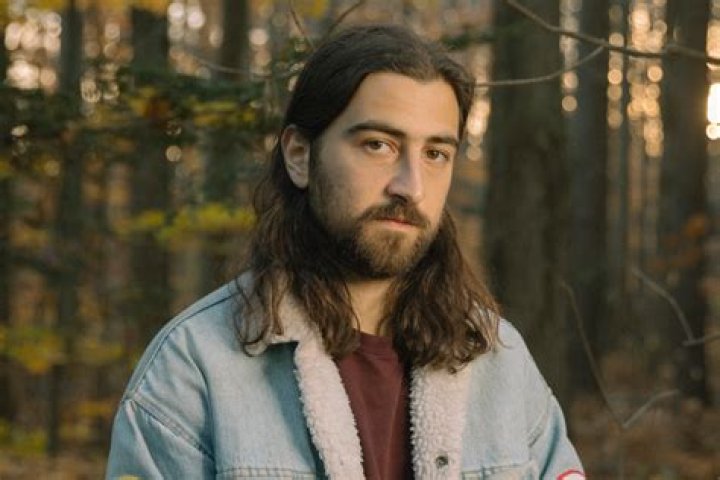 Noah Kahan's Top 40 Artists Chart Achievements'