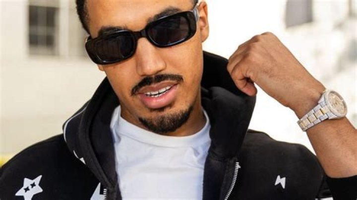 Sideshow by Mike Sherm from USA