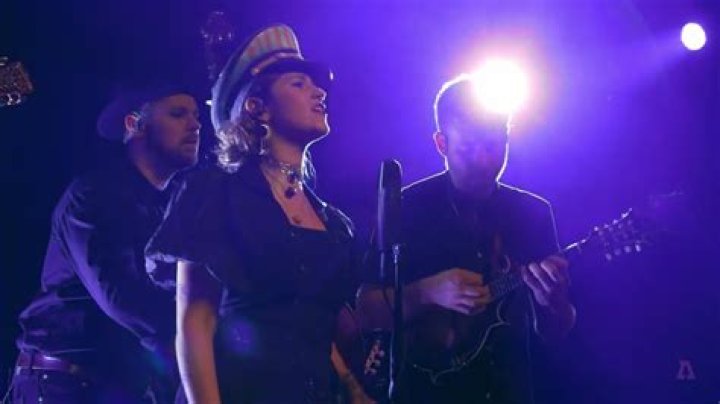 Sierra Ferrell from USA | Popnable