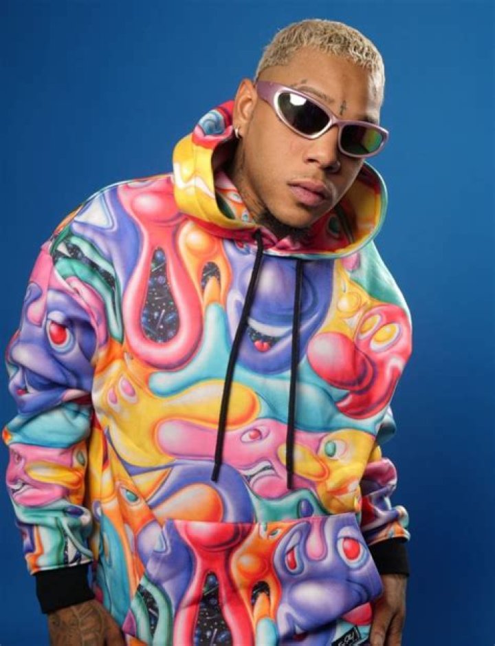 Sigan Viendo by Yomel El Meloso from Dominican Republic